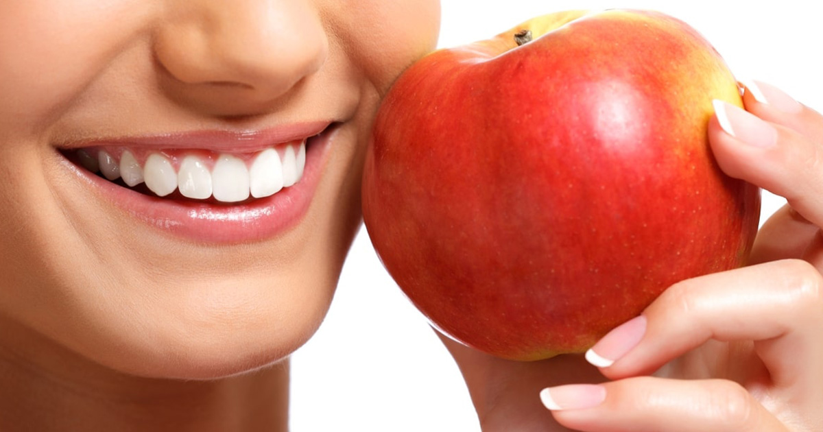 Foods That Help Keep Your Teeth White and Healthy